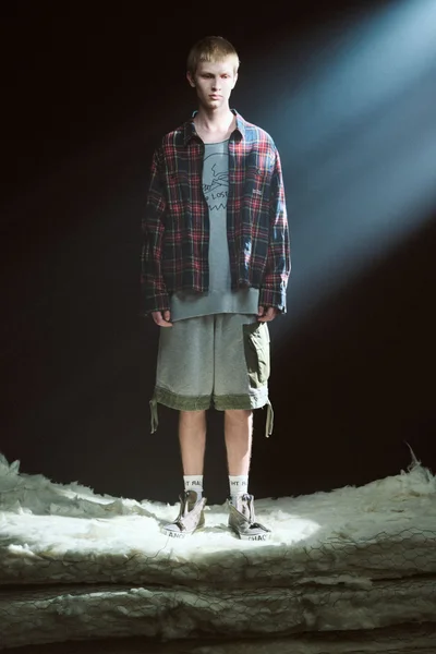 Look 18